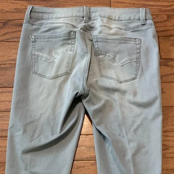 White House Black Market Skinny Jeans - Picture 5 of 6